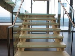polished-edge-laminated-stair-tread